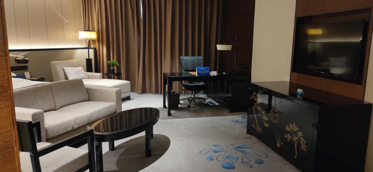 Chongqing Ronghui Grand Hotel מראה חיצוני תמונה