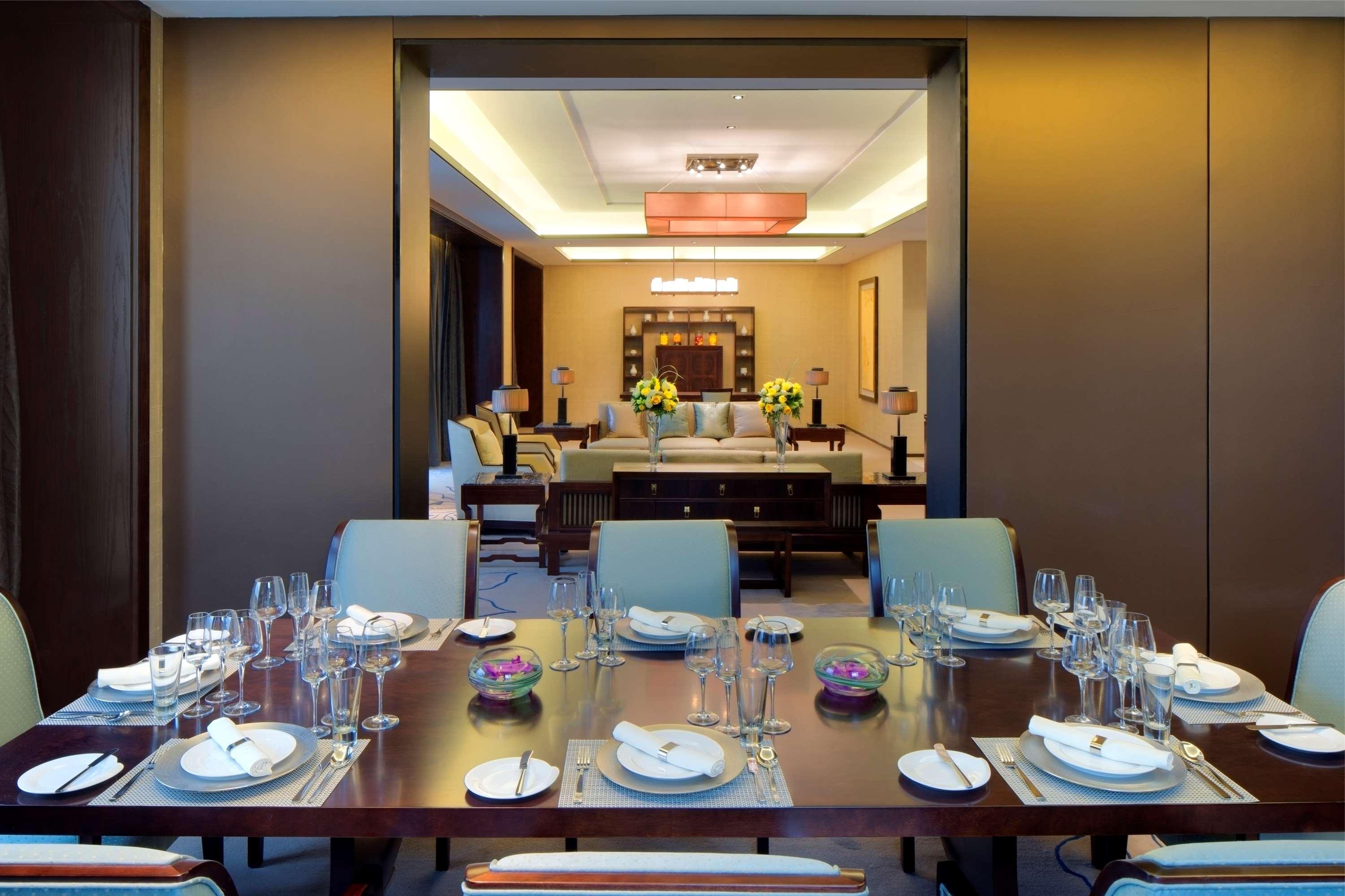 Chongqing Ronghui Grand Hotel מראה חיצוני תמונה