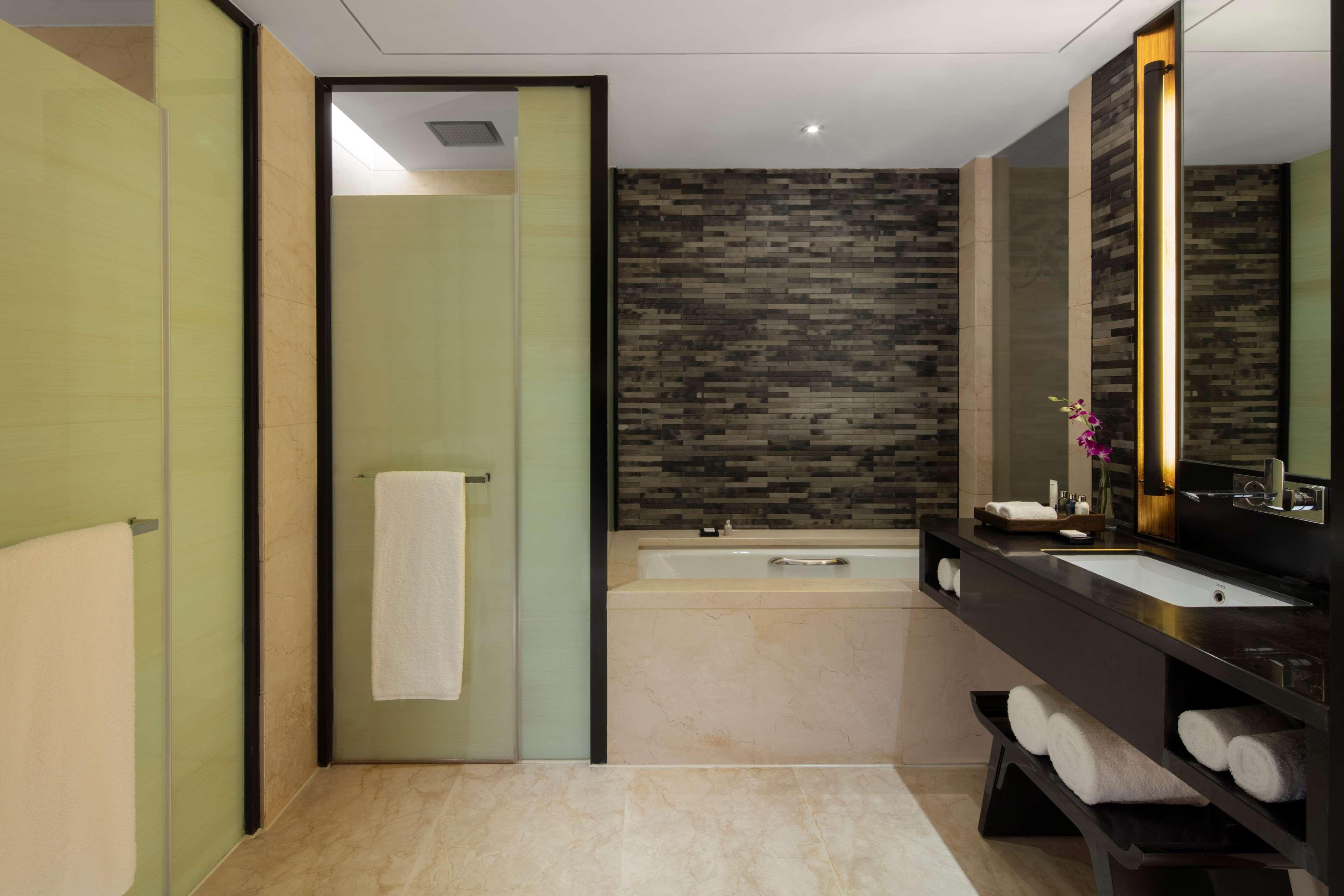Chongqing Ronghui Grand Hotel מראה חיצוני תמונה